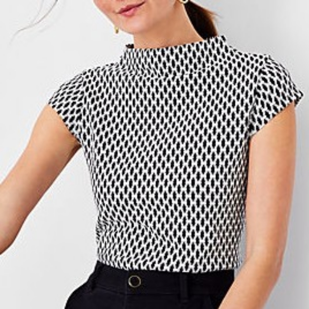 Ann Taylor Black White Mock Neck Cap Sleeve Fitted Blouse Medium Petite NWT